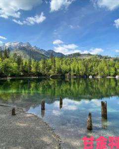 畅享虚拟休闲：游戏里极具氛围的水边美景