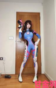 俄美女精彩Cos《守望先锋》D.va 风情万种